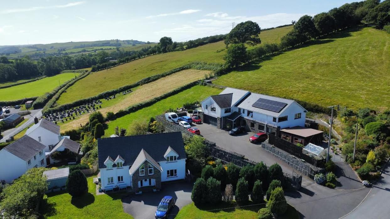 Bed and Breakfast Y Grange Llanfihangel-y-Creuddyn Exterior foto