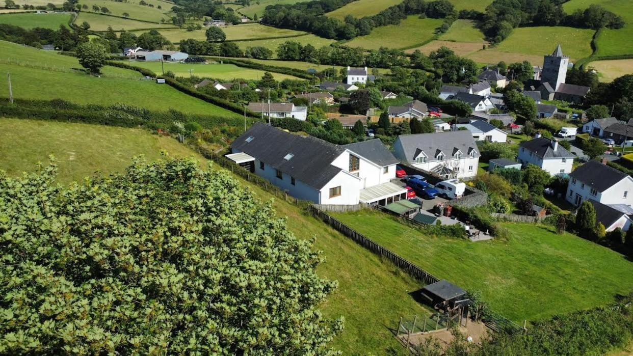 Bed and Breakfast Y Grange Llanfihangel-y-Creuddyn Exterior foto