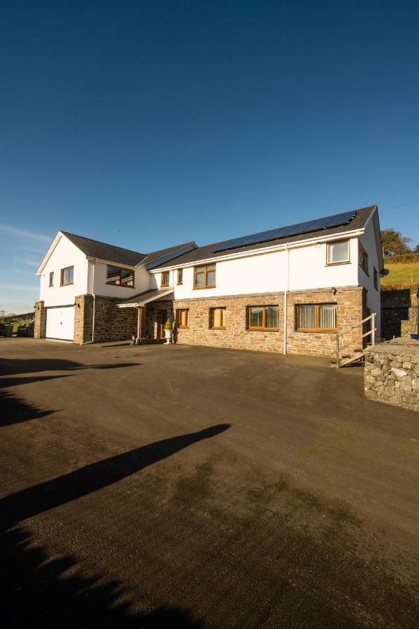 Bed and Breakfast Y Grange Llanfihangel-y-Creuddyn Exterior foto
