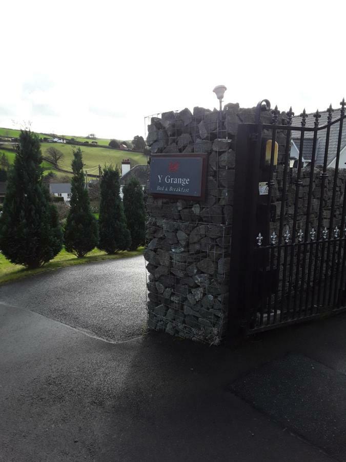 Bed and Breakfast Y Grange Llanfihangel-y-Creuddyn Exterior foto