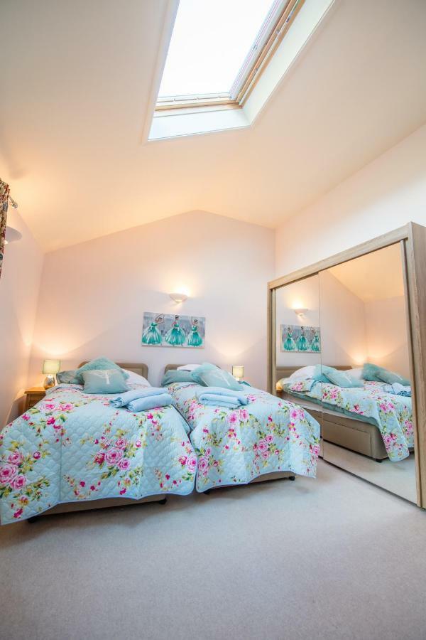 Bed and Breakfast Y Grange Llanfihangel-y-Creuddyn Exterior foto